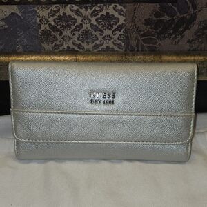 NWOT- Never Used GUESS Metallic Silver Women's Wallet